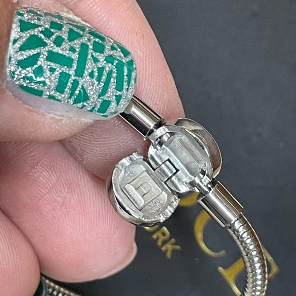 7.5" STERLING SILVER SNAKE CHARM BRACELET LOGO SIGNED CLASP NEW - Picture 3 of 4